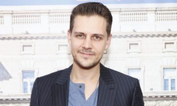 Милош Бикович дебютирует в режиссуре