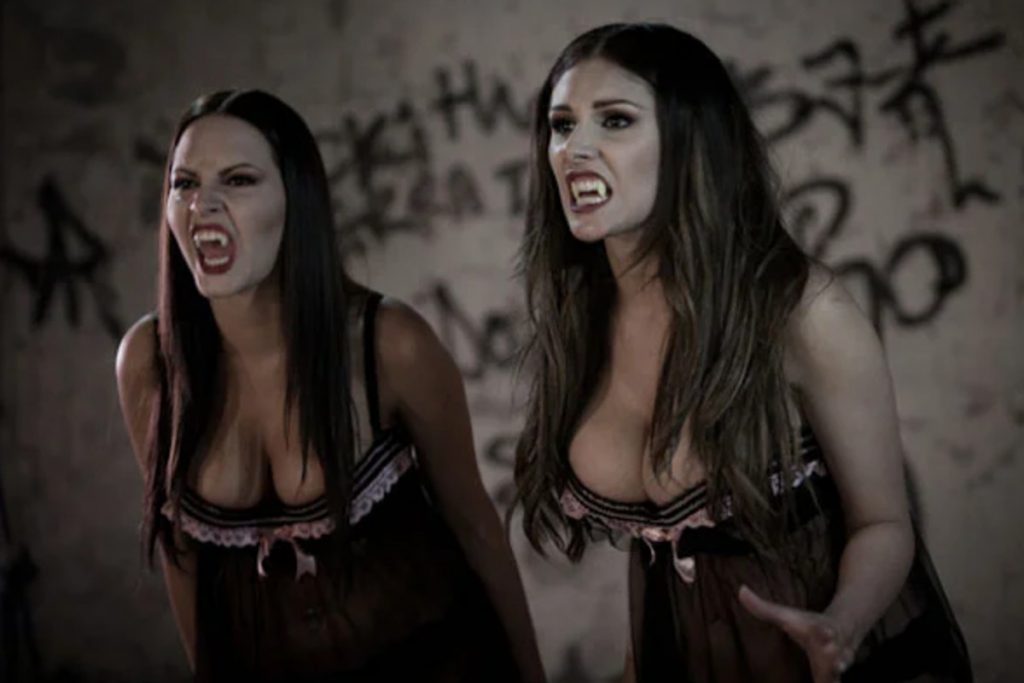 Кадр из фильма «Стриптизерши против оборотней»