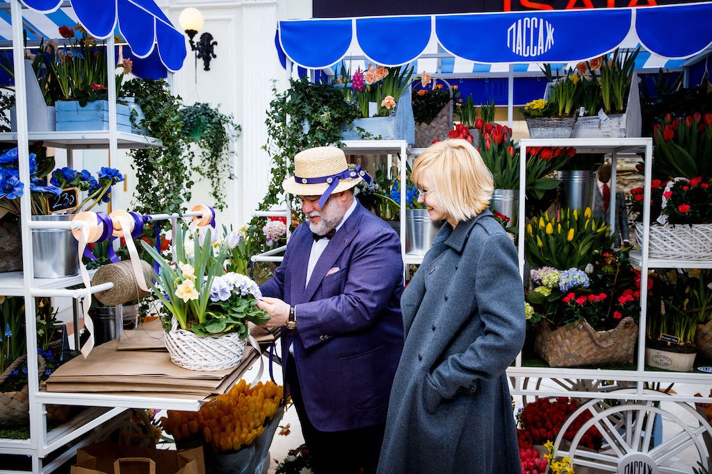 Открылся традиционный весенний цветочный базар в Петровском пассаже