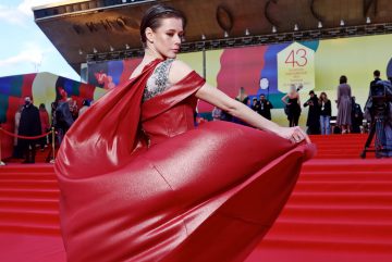 Закрытие ММКФ-2021: Яркие образы красной дорожки