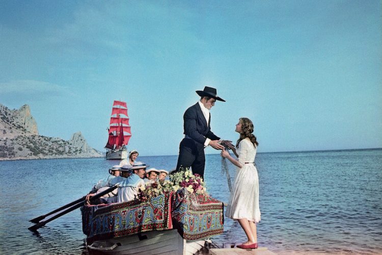 Надо верить в чудеса! 60 лет назад на экраны вышли «Алые паруса»