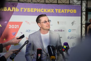 Фестиваль «Фабрика Станиславского» открылся показом спектакля «Безымянная звезда»