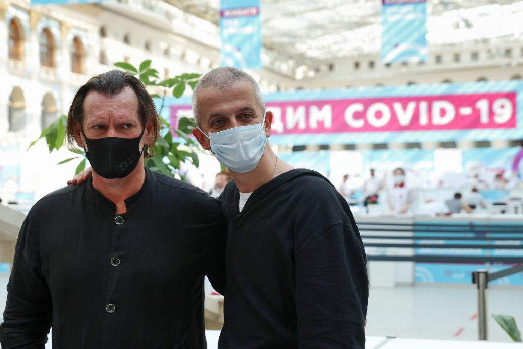 Константин Богомолов и Игорь Миркурбанов поддержали акцию по вакцинации населения