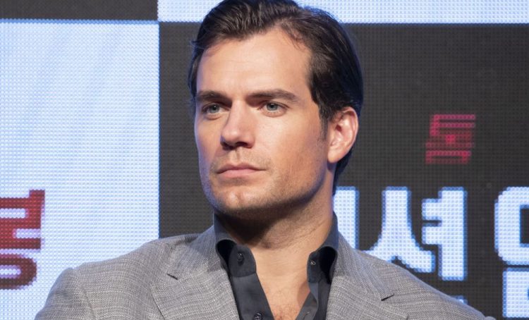 Генри Кавилл говорит на четырех языках, любит животных и собирает ПК. Как оставаться ребенком в 40 лет?