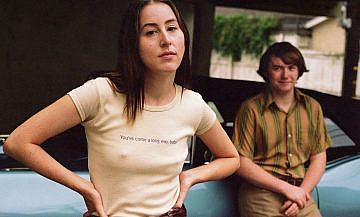 Брэдли Купер и Шон Пенн приготовили «Лакричную пиццу»