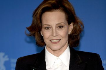 Сигурни Уивер станет вдовой с загадочным прошлым