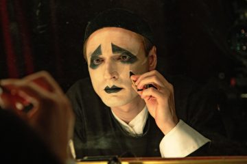 «Всю ночь ломаю руки от ярости и муки»: Трейлер сериала «Вертинский»