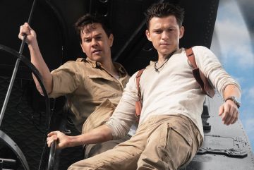 Том Холланд падает с самолета, а Джейк Джилленхол грабит банк