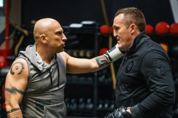 «БУМЕРанг»: Нечленораздельный капустник Петра Буслова с боевыми карликами