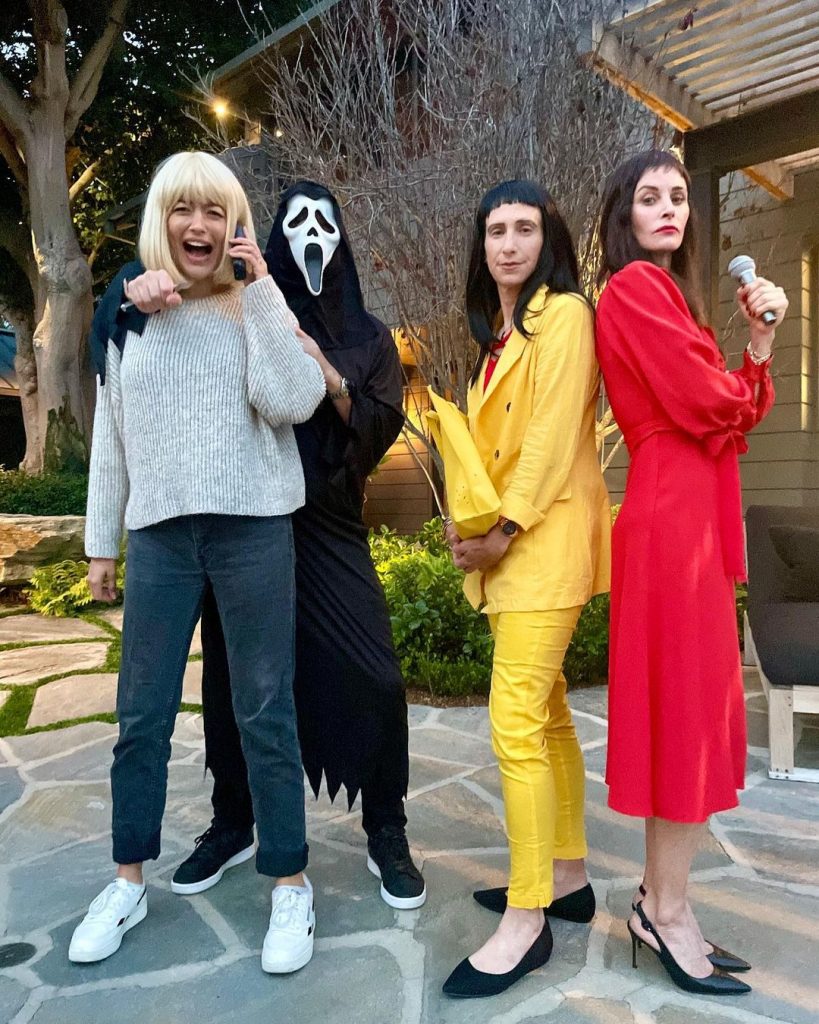 Кортни Кокс с друзьями в костюме для Хеллоуин