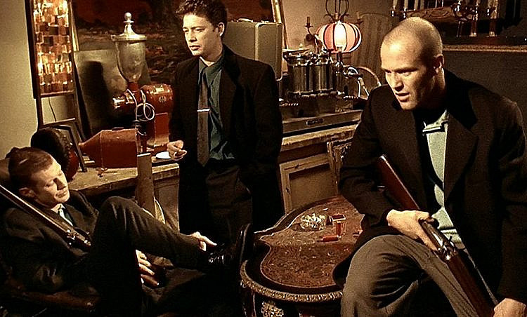 В бой идут одни мужики: 8 культовых фильмов без женщин