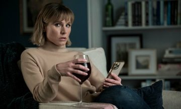 «Женщина в доме напротив девушки в окне»: Нестандартная пародия на весь жанр бытового нуара