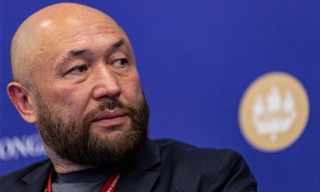 Тимур Бекмамбетов снимет документальный проект о происходящем на Украине