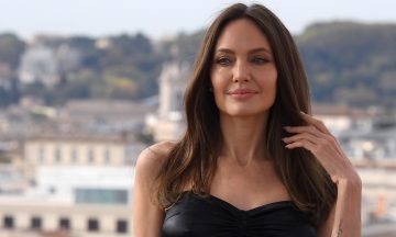 Анджелина Джоли бросает благотворительность?