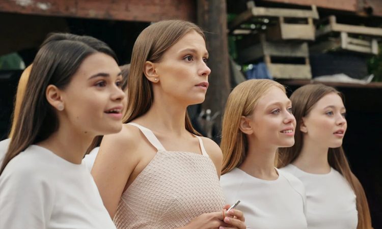 «Два холма»: Сборник пошлых скетчей в формате антиутопической сатиры