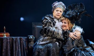 «Волки и овцы»: Комедия Островского с Валентиной Талызиной, музыкой и «крамбамбулевой»