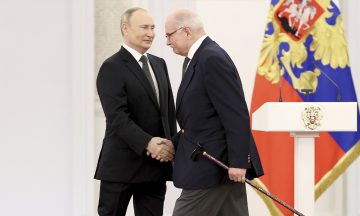 Никита Михалков получил медаль Героя Труда