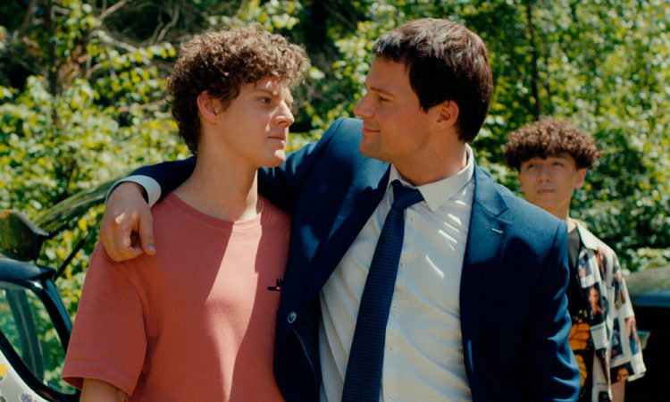 «Молодой человек»: Грустная, но смешная комедия о пропасти между поколениями