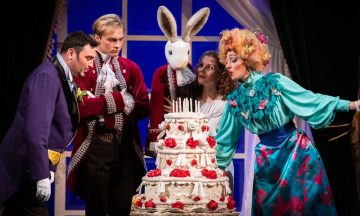 Зачем смотреть спектакль «Кролик Эдвард» вместе с детьми