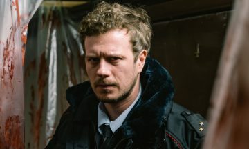 Владимир Машков и Тихон Жизневский снялись в триллере «Кто там?»