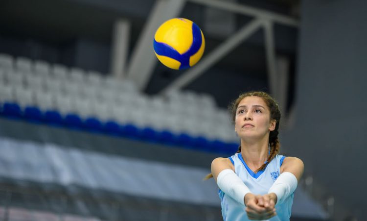 Как добиться успеха: Михаил Пореченков и Равшана Куркова в сериале «Чайки»