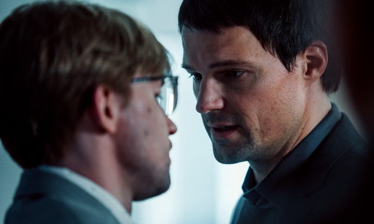 «Надвое»: От Питера до Москвы и обратно