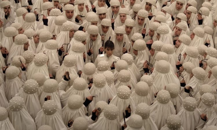 Когда женщины правят миром. Пять версий