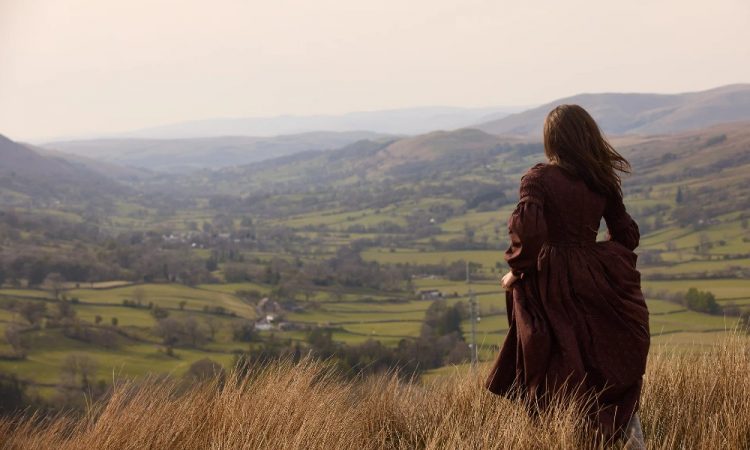 «Эмили»: Зачем Бронте принимает опиум и целует красивого священника