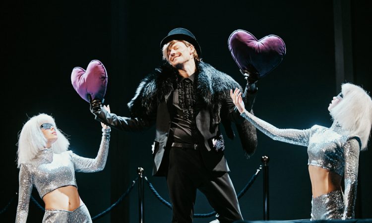 «Красавец мужчина»: Кто теперь спасет мир?