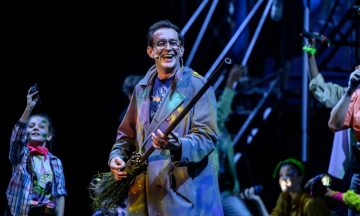 Хабенский, Гагарина и Козловский в спектакле «Поколение Маугли»