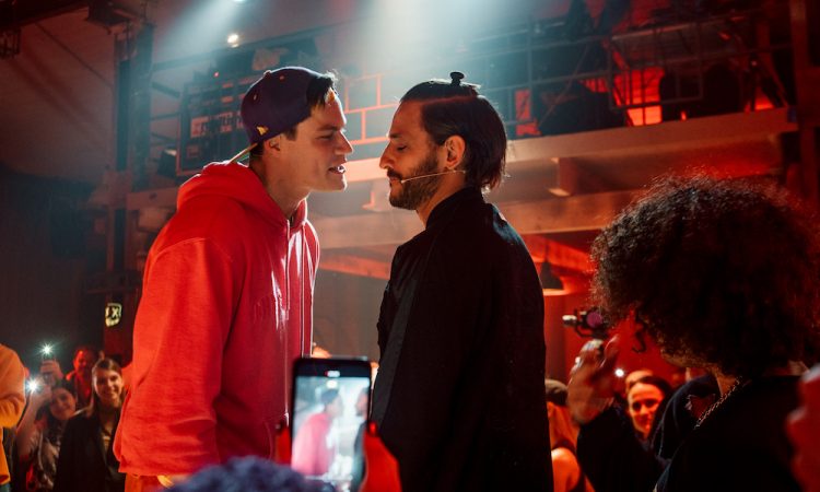 «Быть»: Как вернуться в 1990-е и спасти любовь родителей