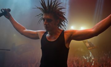 ИИ-критика: Как нейросеть оценила «Все везде и сразу», «Мимино» и «Короля и шута»