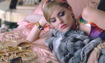 Открылась первая выставка картин Шэрон Стоун