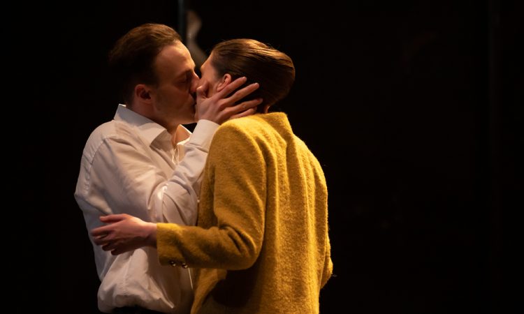 «104 страницы про любовь»: Ностальгия по большому и светлому чувству