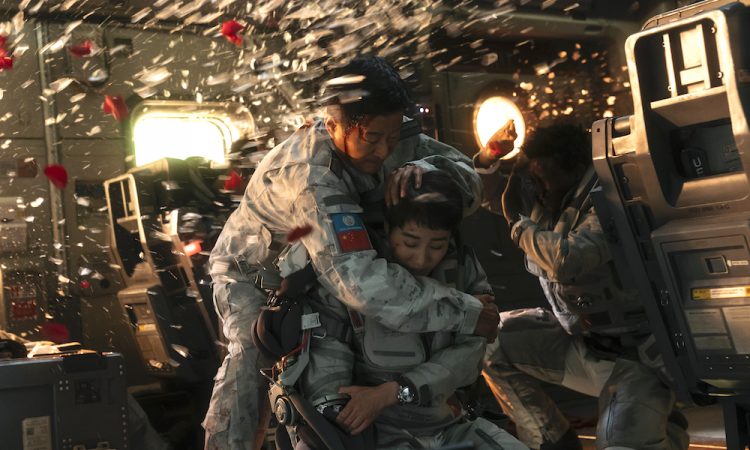 «Блуждающая Земля 2»: Камикадзе-пати на Луне