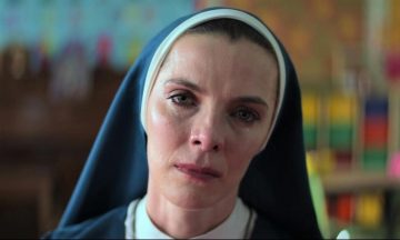 Чат-бог с тобой! Что нужно знать о сериале «Миссис Дэвис», в котором монахиня борется против ИИ