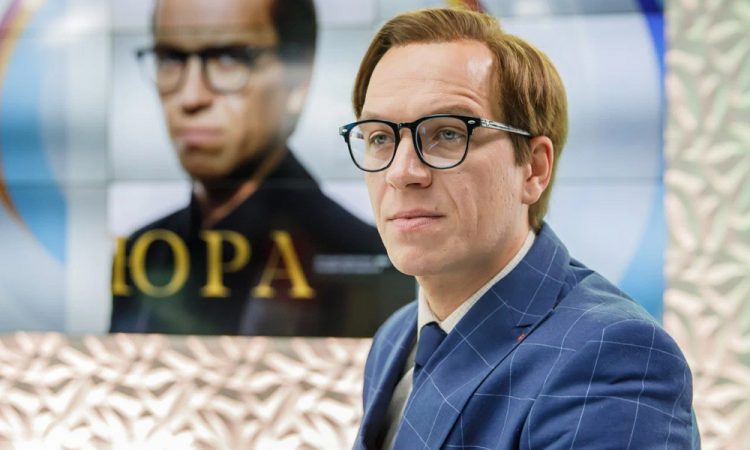 «Юра дворник»: Ушлый фотограф цинично эксплуатирует сотрудника коммунальной службы