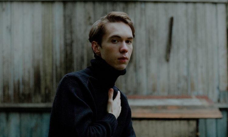 Откровенное интервью с Денисом Власенко о детях, кумирах и собаке