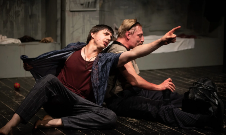 «Немой официант»: Как Костя Плотников из «Короля и Шута» залег на дно в Петербурге