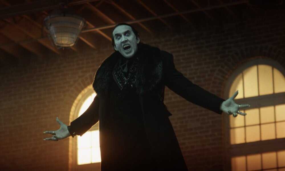 Николас Кейдж дает Дракулу в комедийном хорроре «Ренфилд» про абьюз