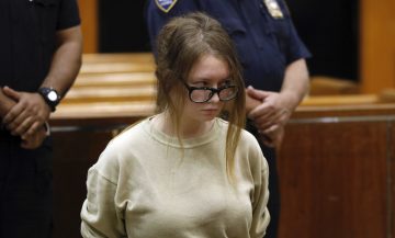 Мошенница Анна Делви запустила подкаст со звездами