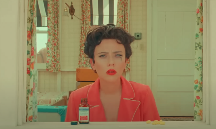 «Город астероидов»: Инопланетяне, ядерные взрывы и голая Скарлетт Йоханссон