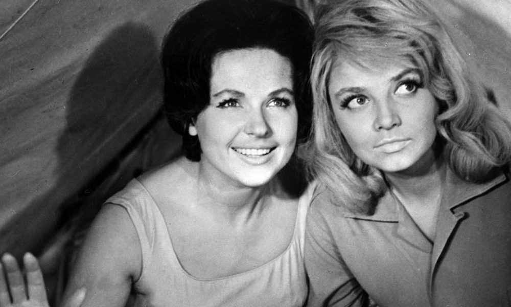 «Три плюс два»