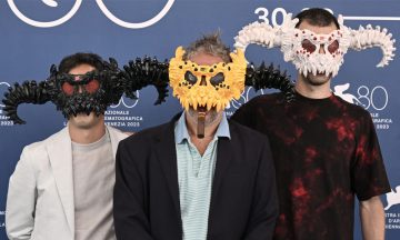 Режиссер Хармони Корин устроил в Венеции шоу-маскарад