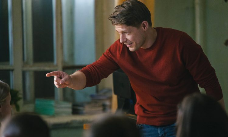 Сериал «Крутая перемена»: Никита Ефремов снова едет в провинцию читать книги