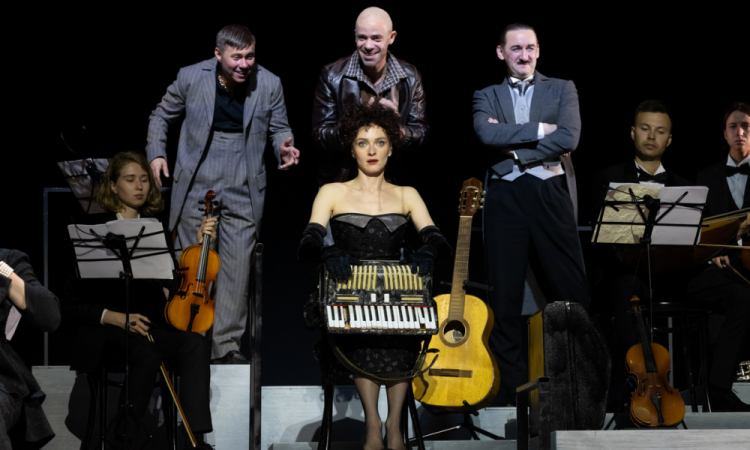 «Четыре тирана»: Три грации, двое влюбленных и один Райкин