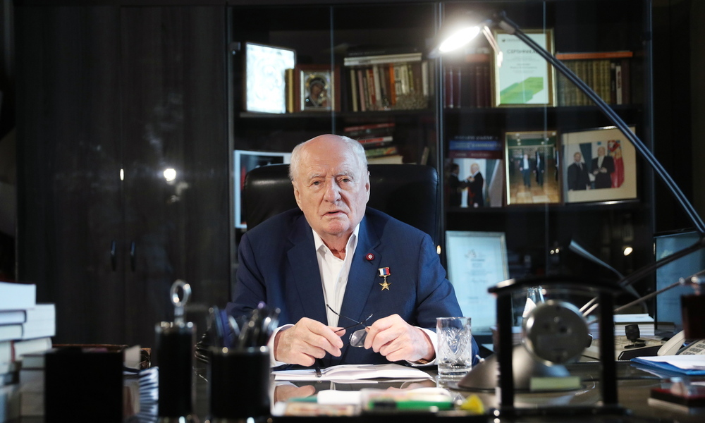 Марк Захаров