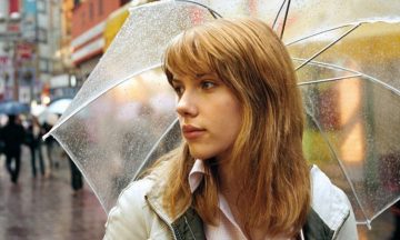 Щит, орудие и универсальный символ: История зонтика в кино