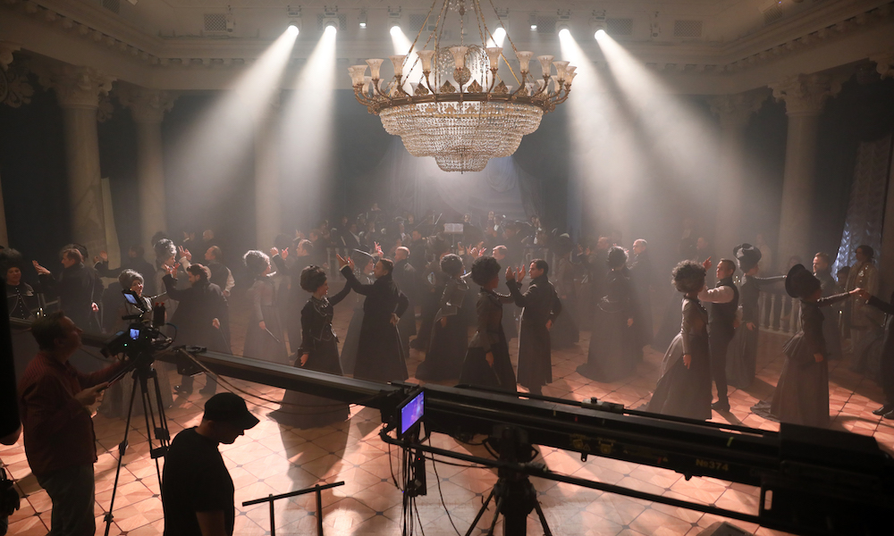 Театр в кино