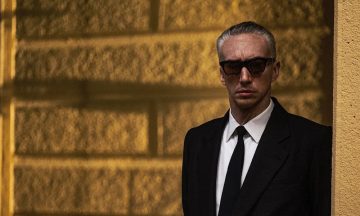 «Феррари»: Носатые голливудские звезды изображают итальянцев